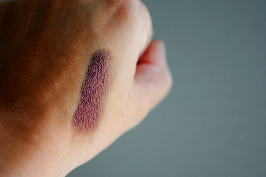 Maroon Duochrome Eyeshadow Single